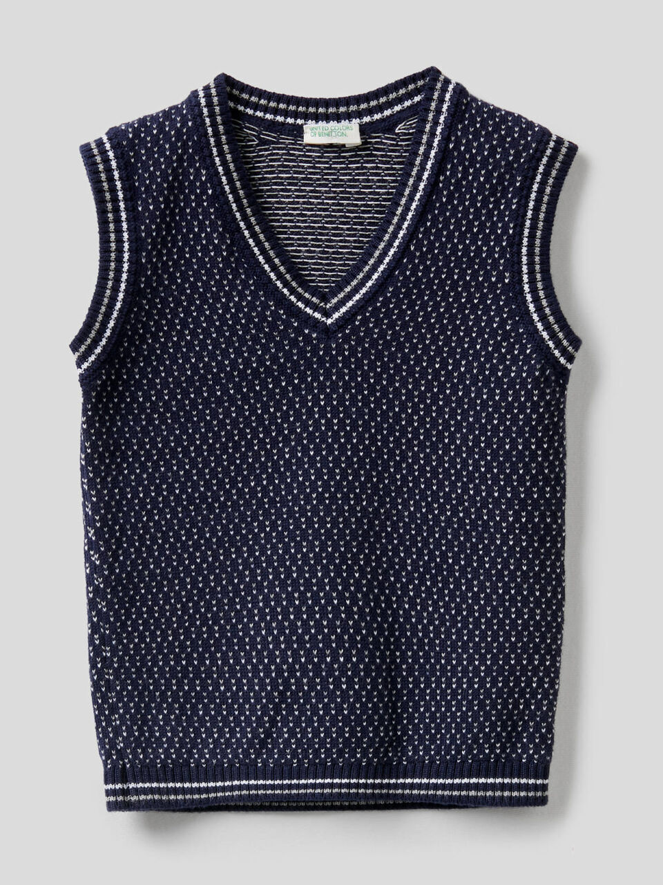 100% cotton vest with V-neck image number null