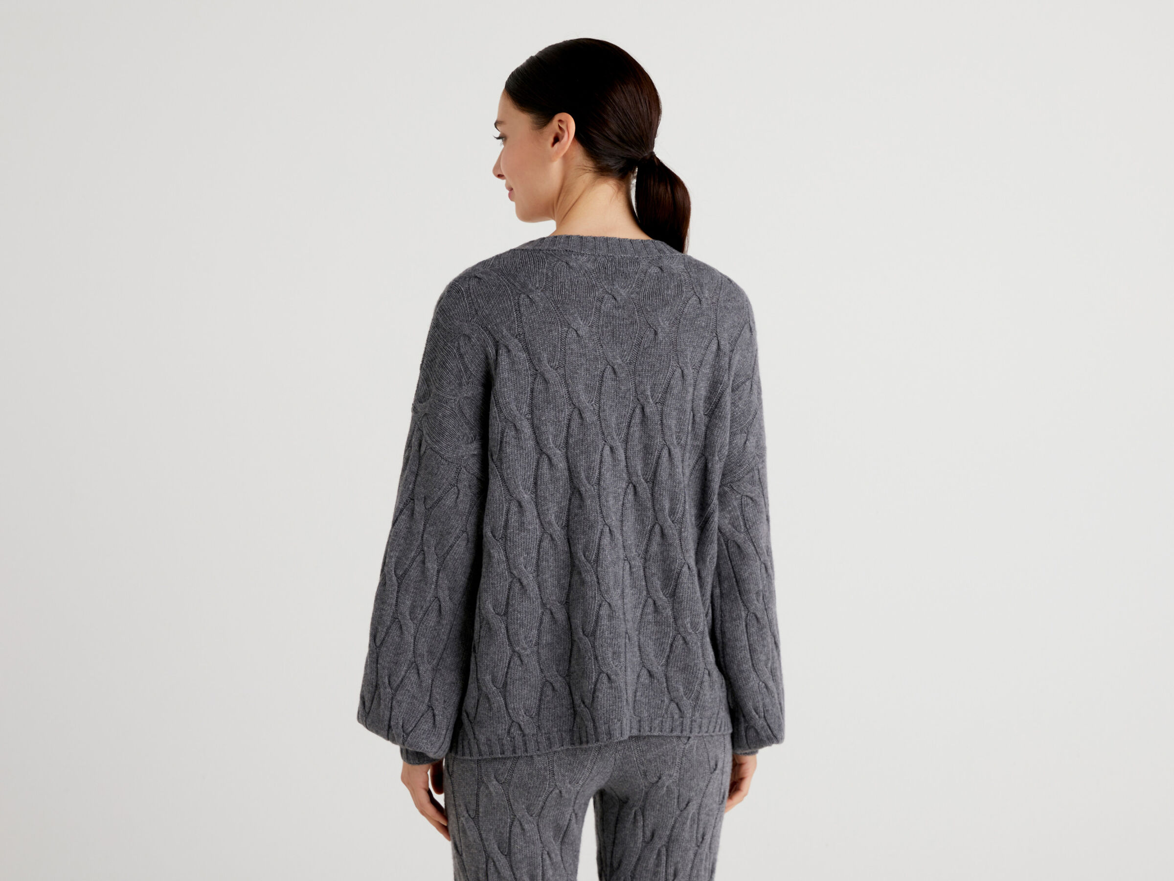 Cable knit sweater in cashmere blend image number 2