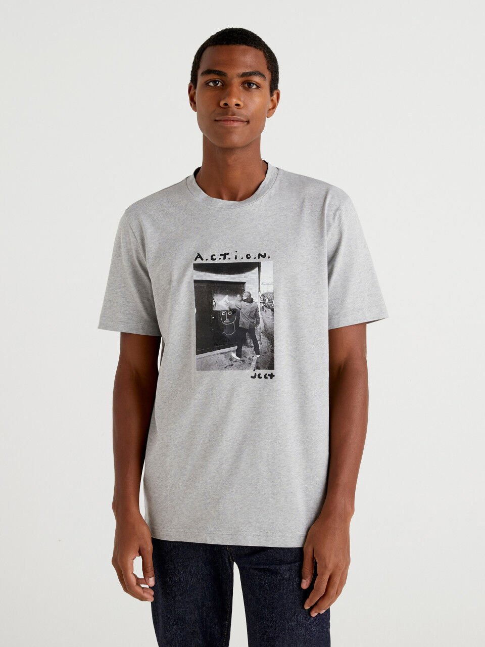 Gray t shirt with print sale