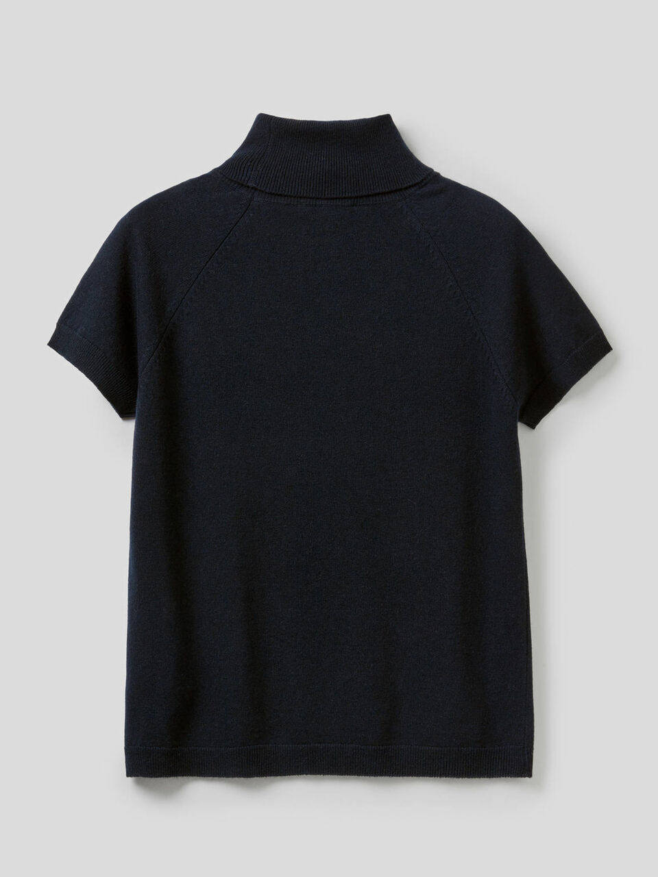 Short sleeve turtleneck in cashmere and wool blend image number 2