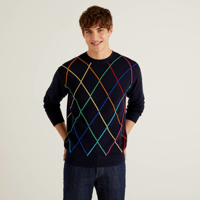 Sweater with multicolor diamonds