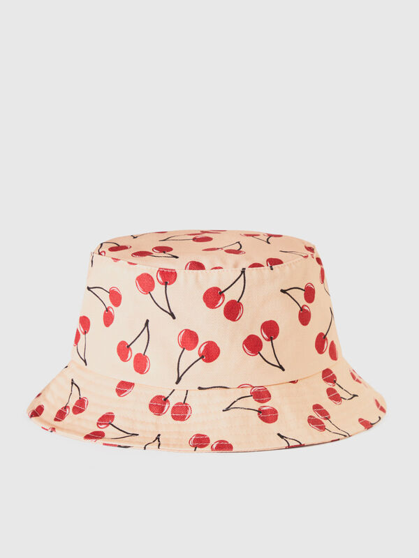 Light pink hat with cherry pattern Women