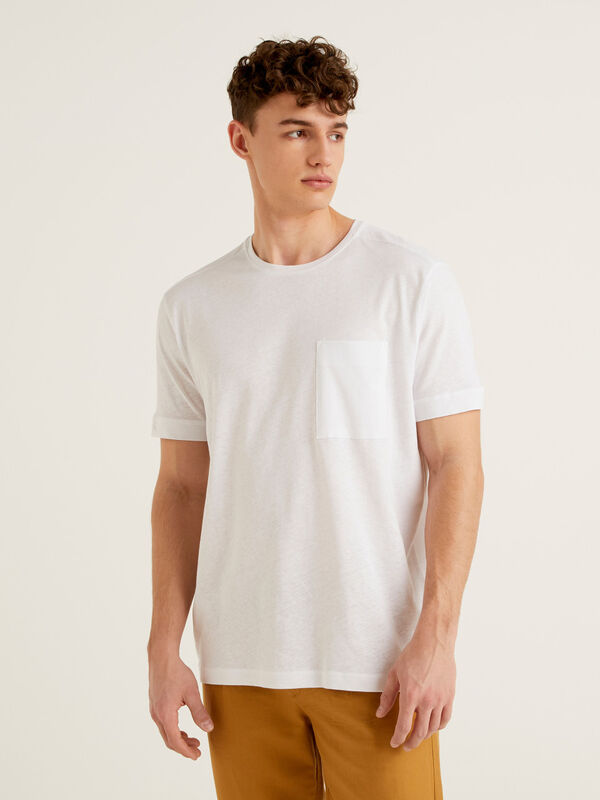 Camiseta de lino mixto con bolsillo Hombre