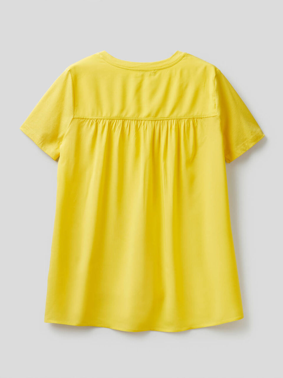 Camiseta con parte trasera de viscosa image number 2