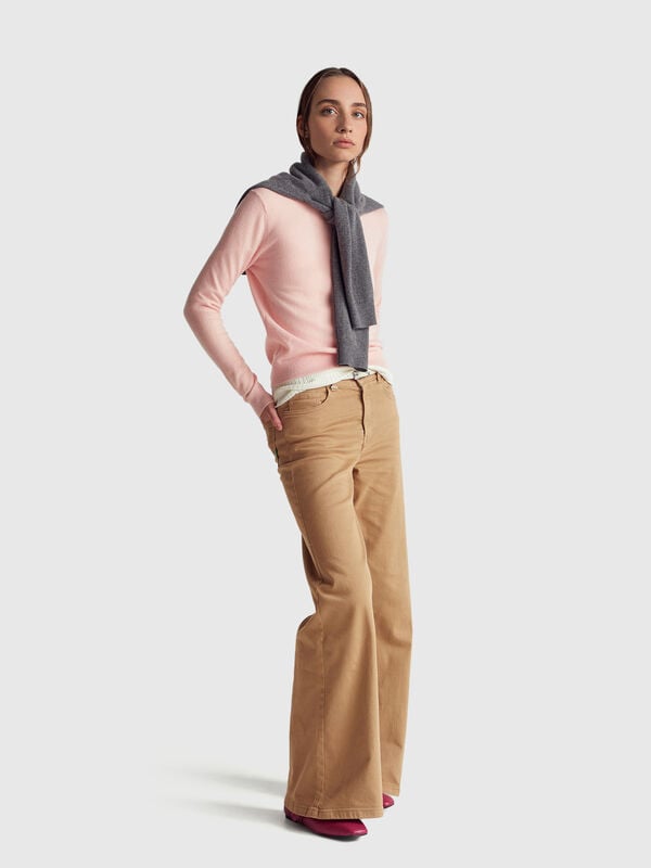 Suéter de cuello redondo rosa empolvado en lana merino Suéter de cuello redondo rosa empolvado en lana merino Mujer