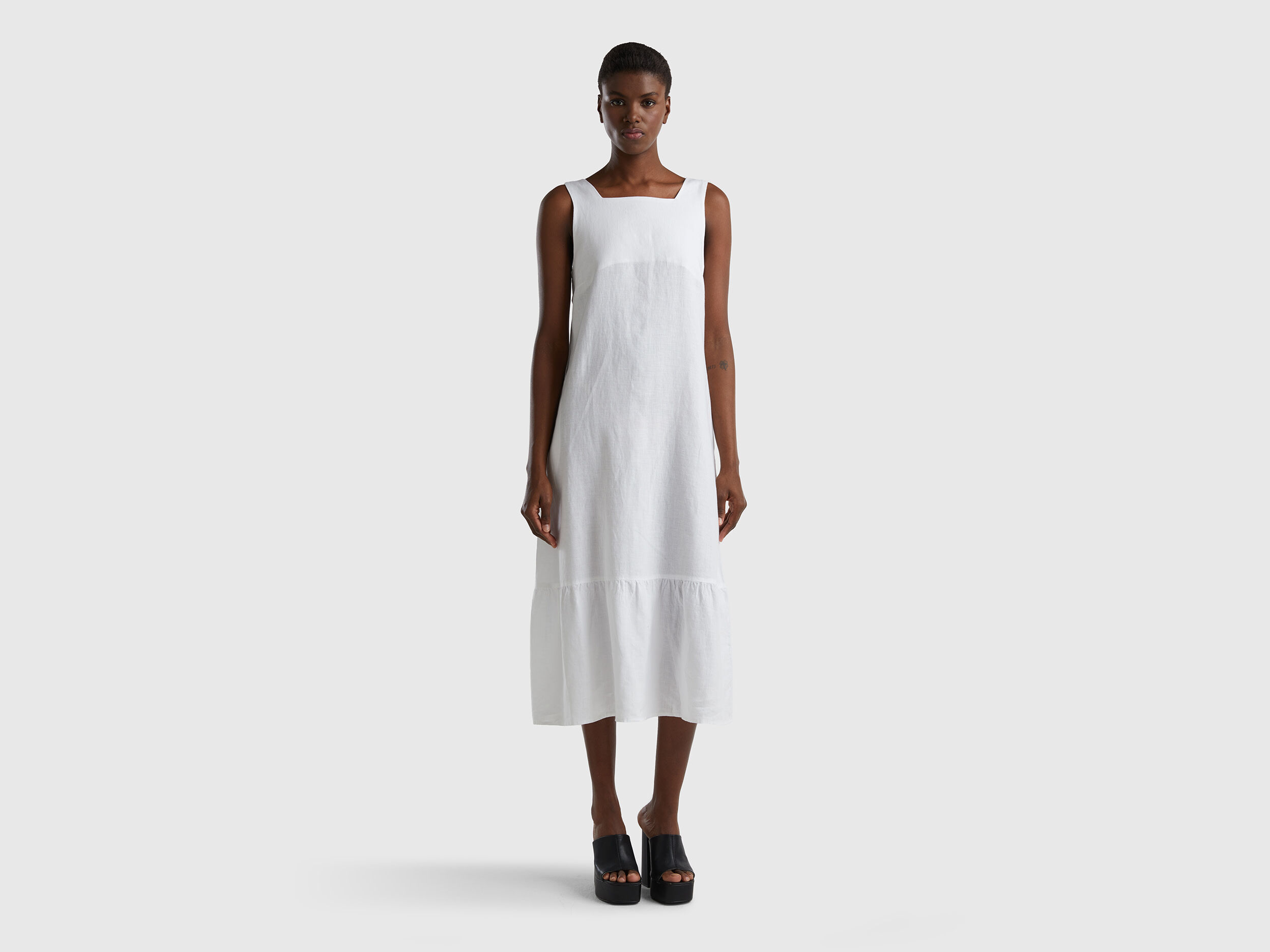 Long dress in pure linen with flounce White Benetton