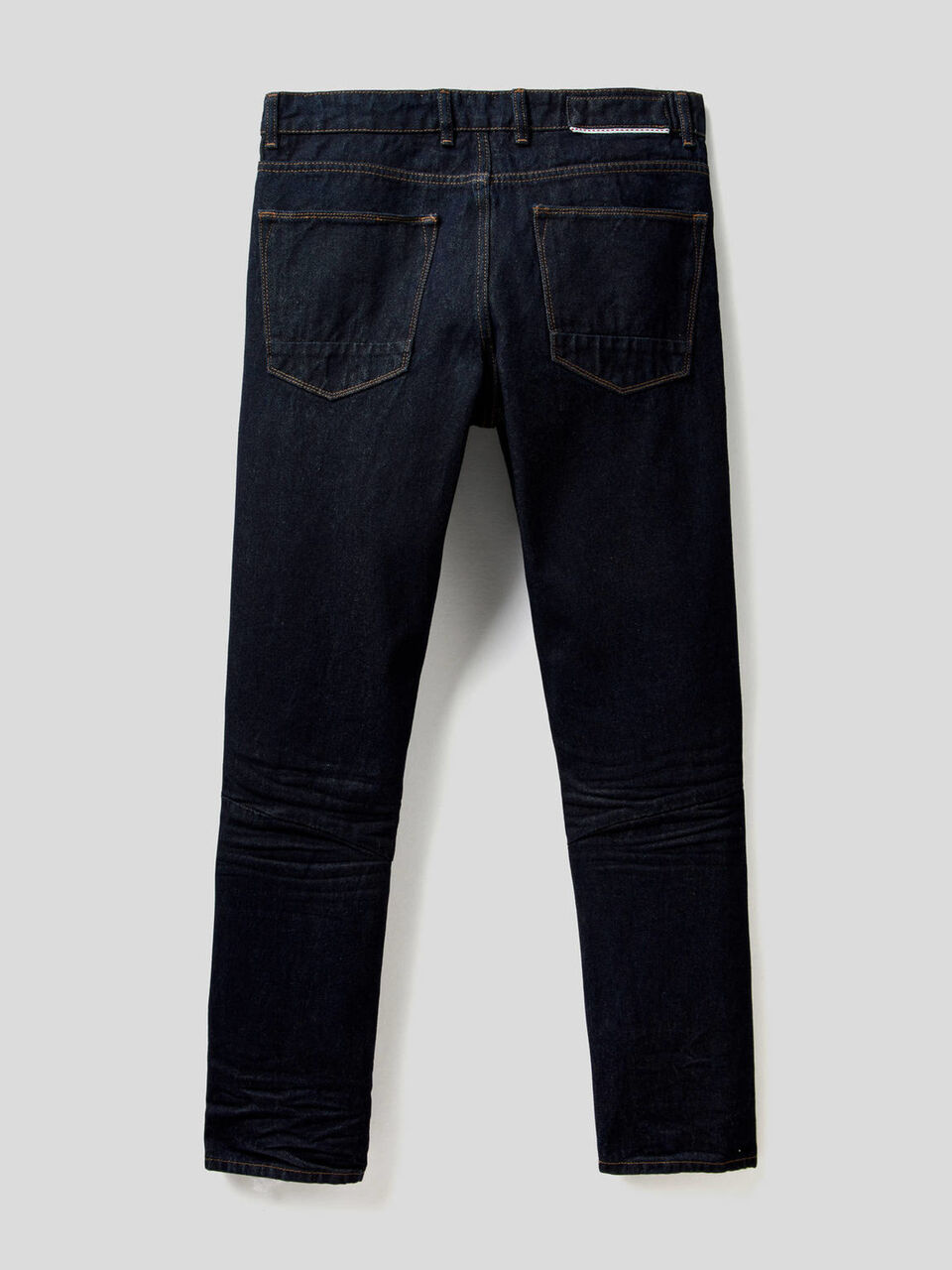 Vaqueros con cinco bolsillos en denim de 100 % algodón. image number null
