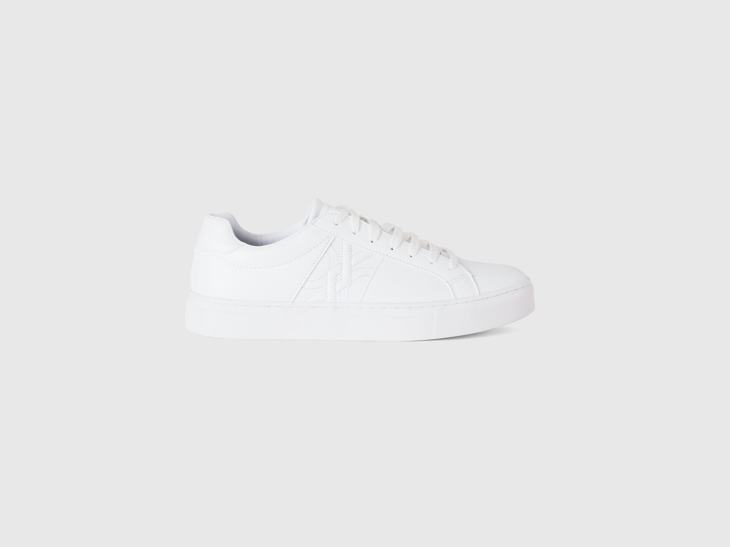 Full white shoe 2025