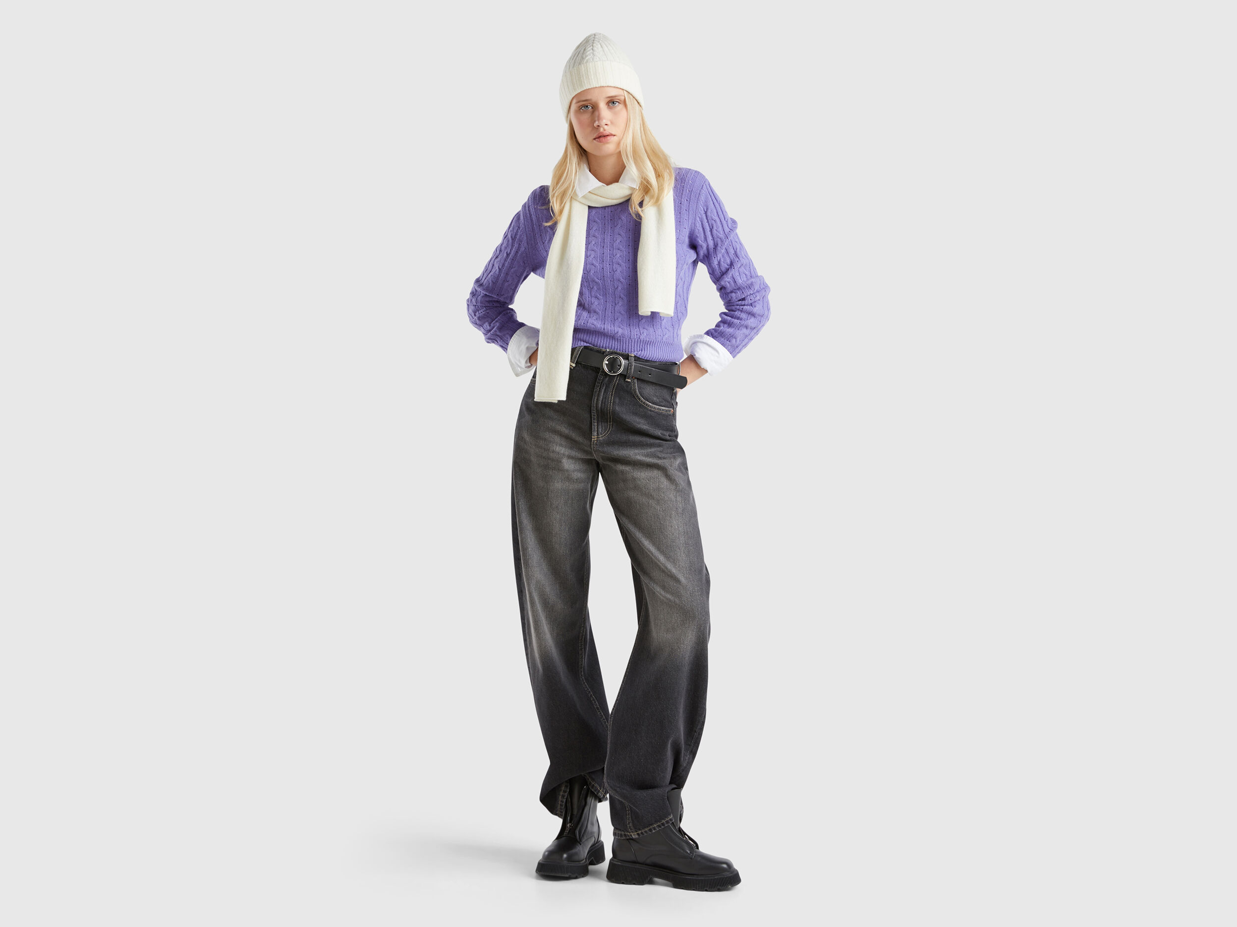 Cropped sweater with cable knit and perforations - Purple