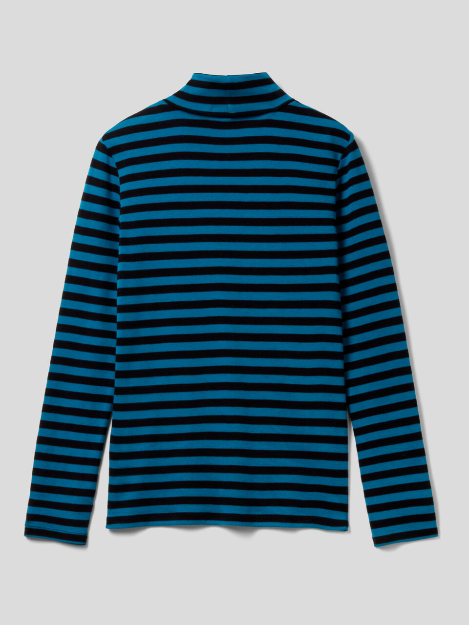 Camiseta de rayas con cuello alto image number 2