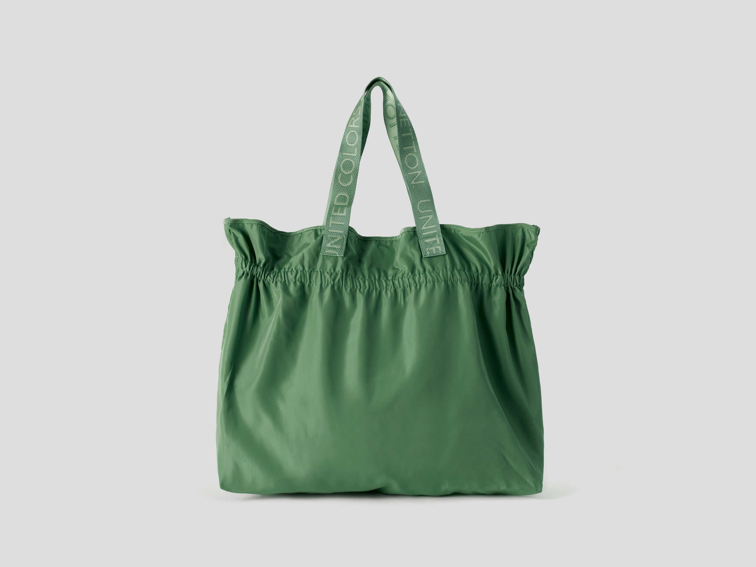 Benetton beach bag store