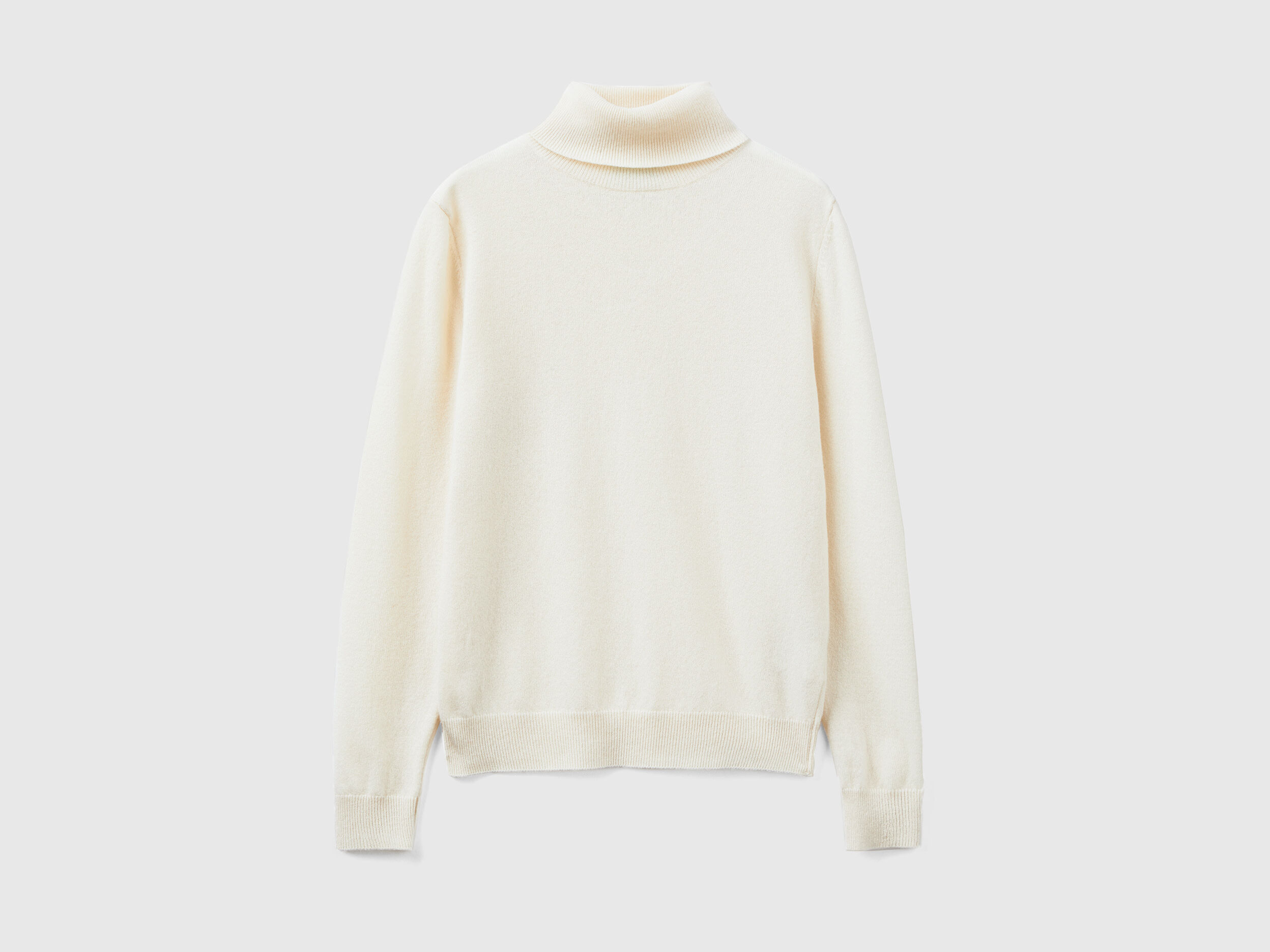 Cream colored turtleneck 2025