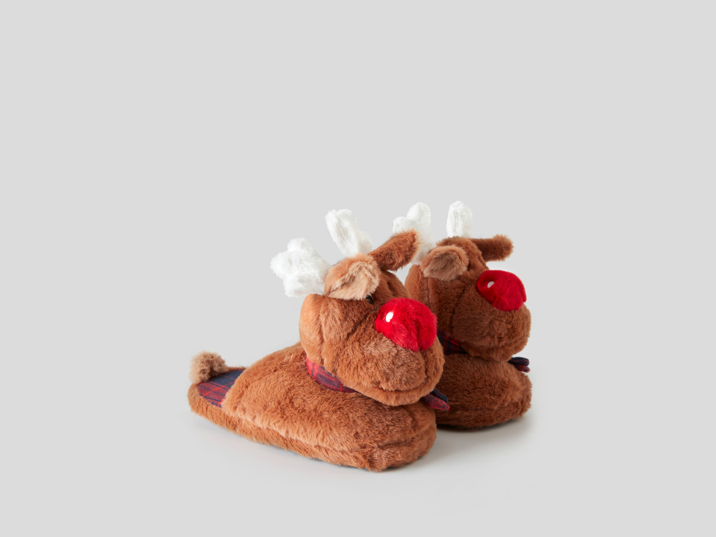 Reindeer slippers in faux fur image number 2