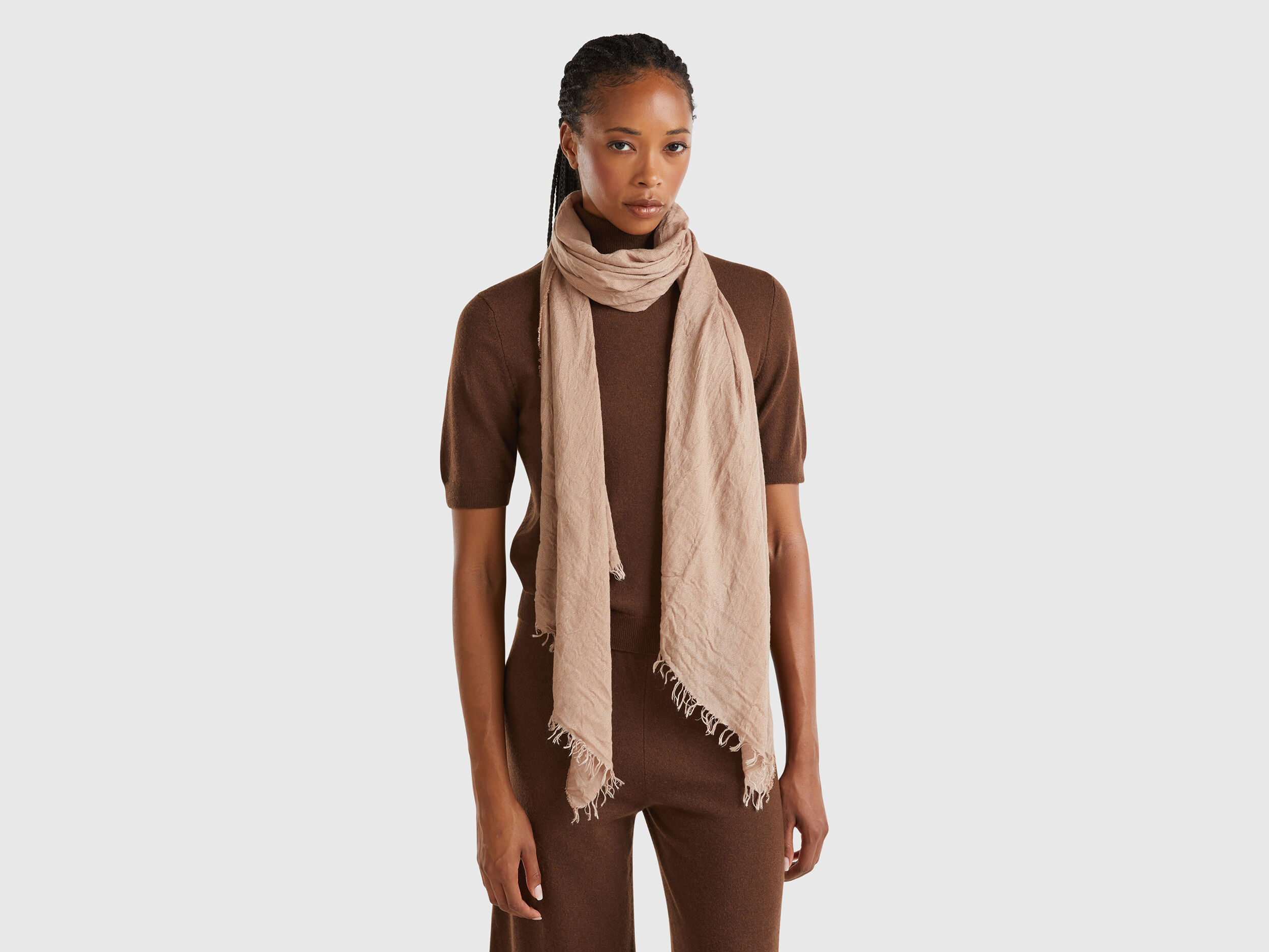 Lightweight viscose blend scarf - Beige | Benetton