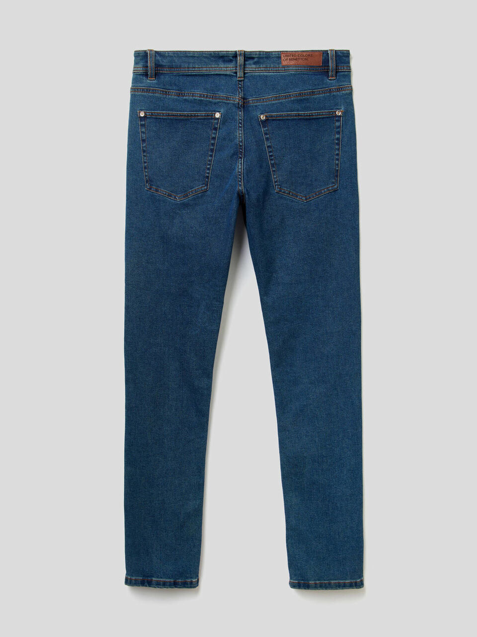 Vaqueros slim fit con cinco bolsillos image number 2