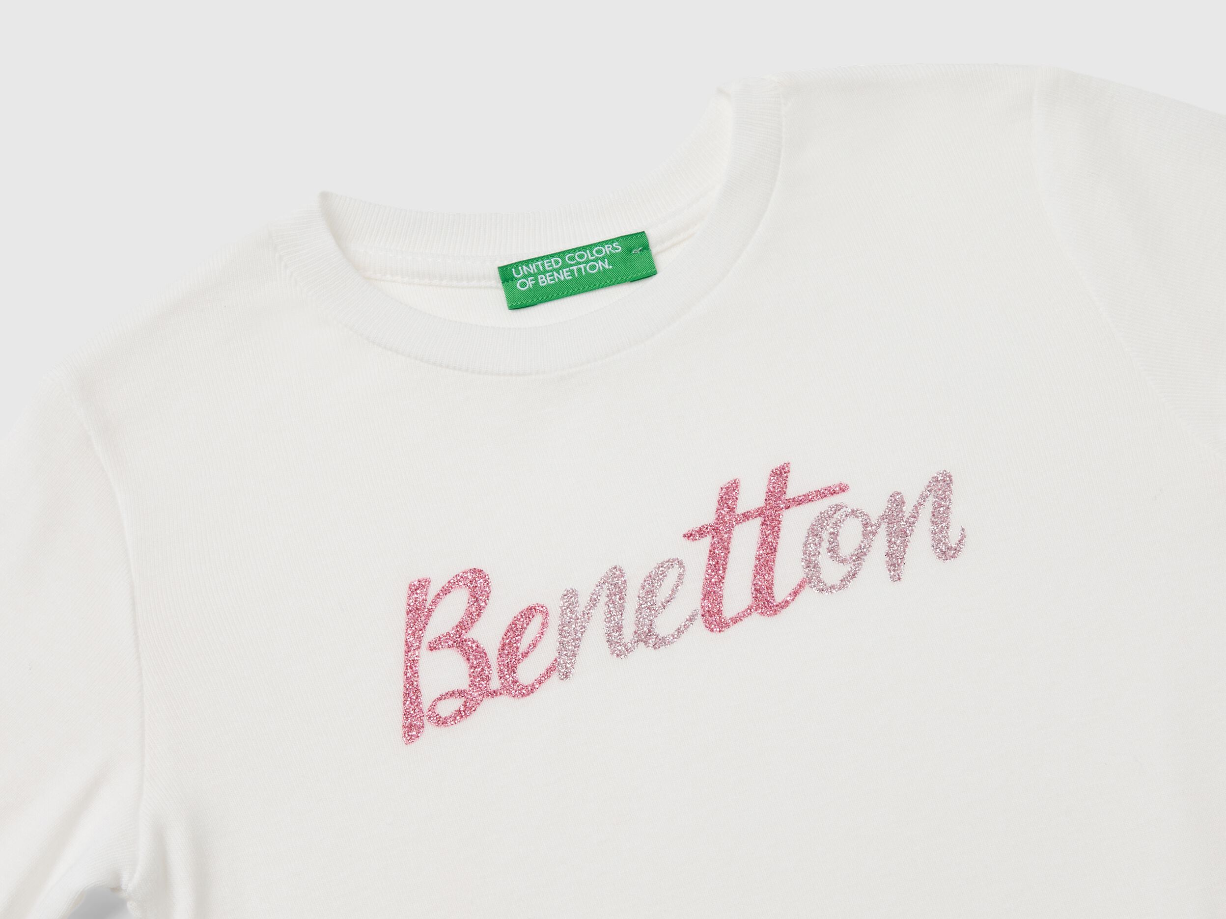 Organic cotton t-shirt with glittery print - White | Benetton Organic cotton t-shirt with glittery print - White | Benetton