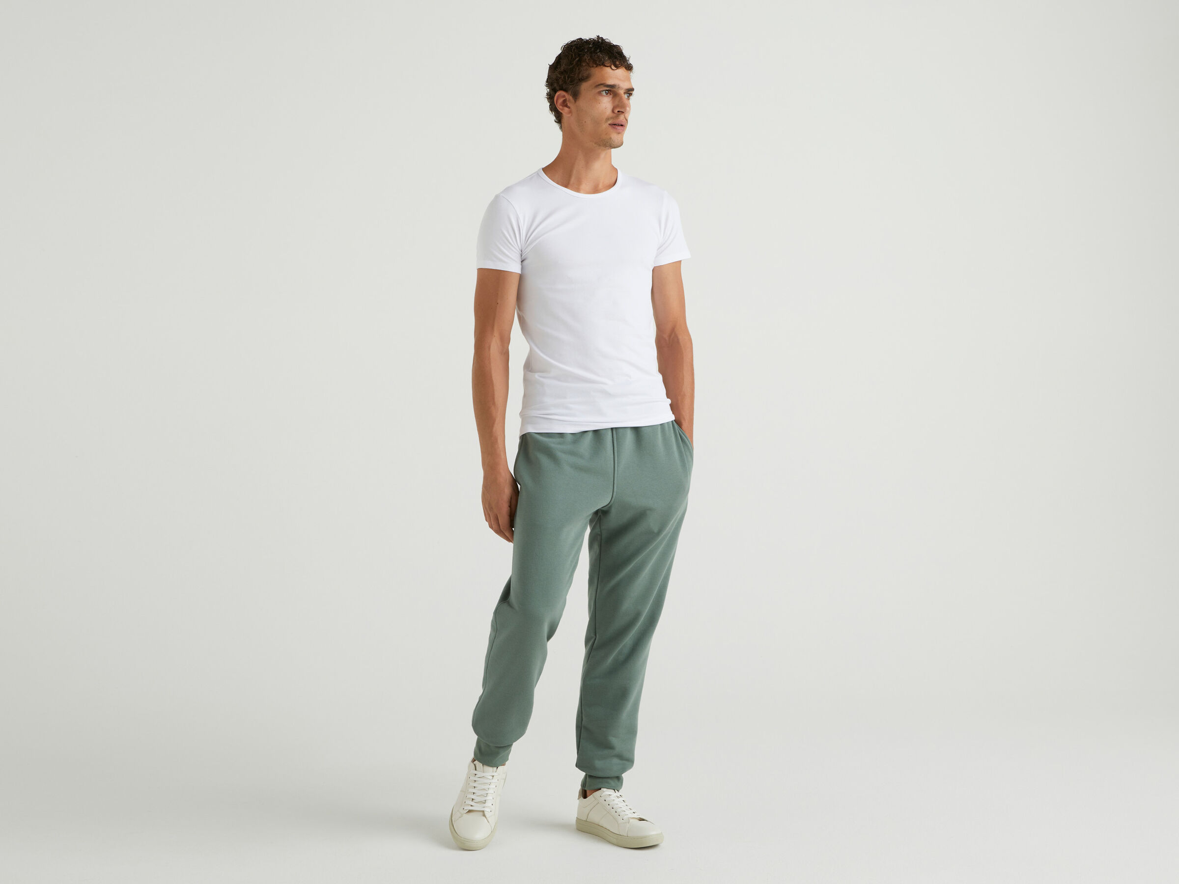 Warm sweatpants with drawstring image number 3