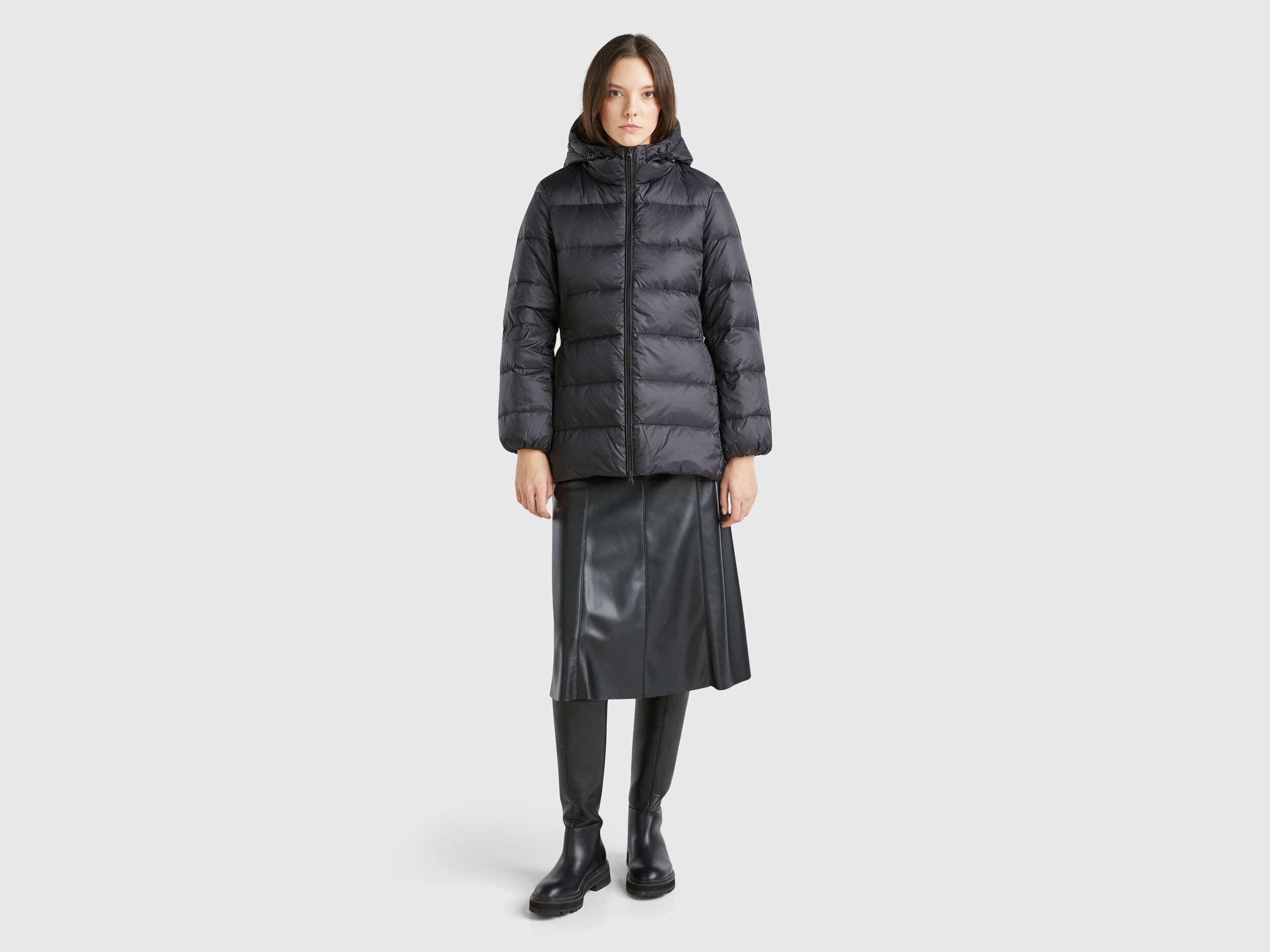 Long puffer jacket with recycled down - Black | Benetton