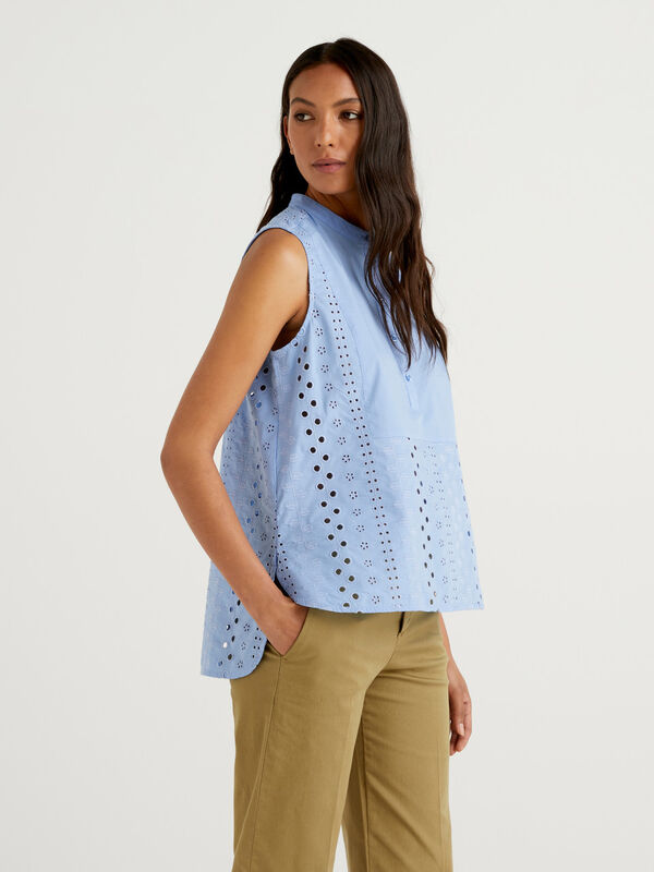 Sleeveless blouse in broderie anglaise Women