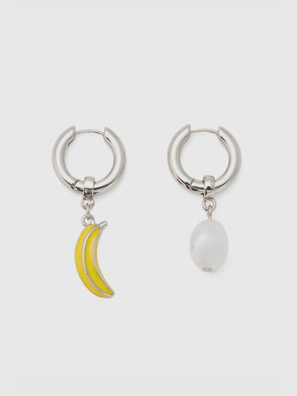 Pendientes con colgante de plátano amarillo y perla blanca Mujer