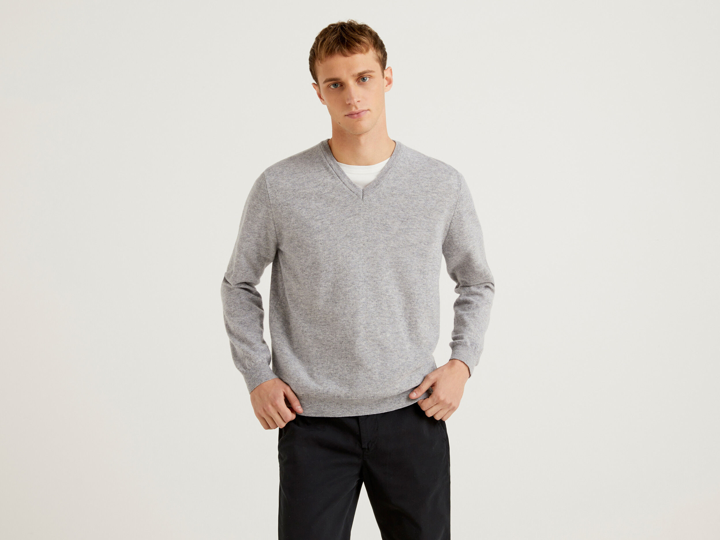 Grey v new arrivals neck sweater men