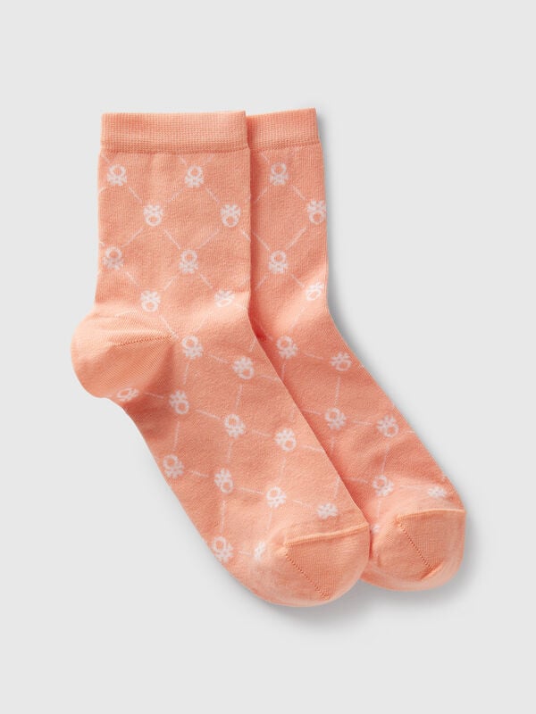 Calcetines rosas con logos