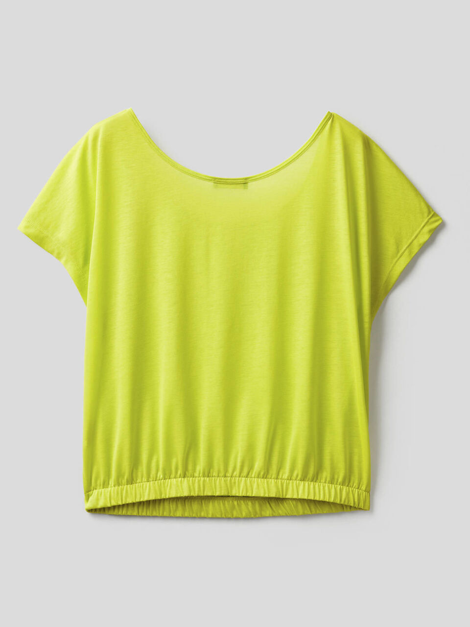 Blusa fluida con escote redondo image number null
