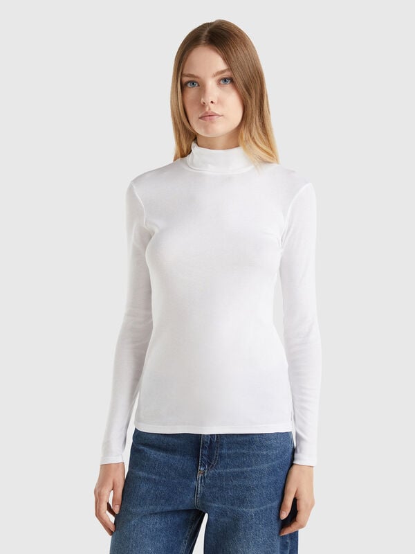 Camiseta de manga larga con cuello alto. Mujer