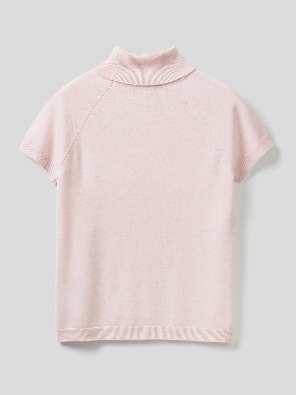 Short sleeve turtleneck in cashmere and wool blend image number 2