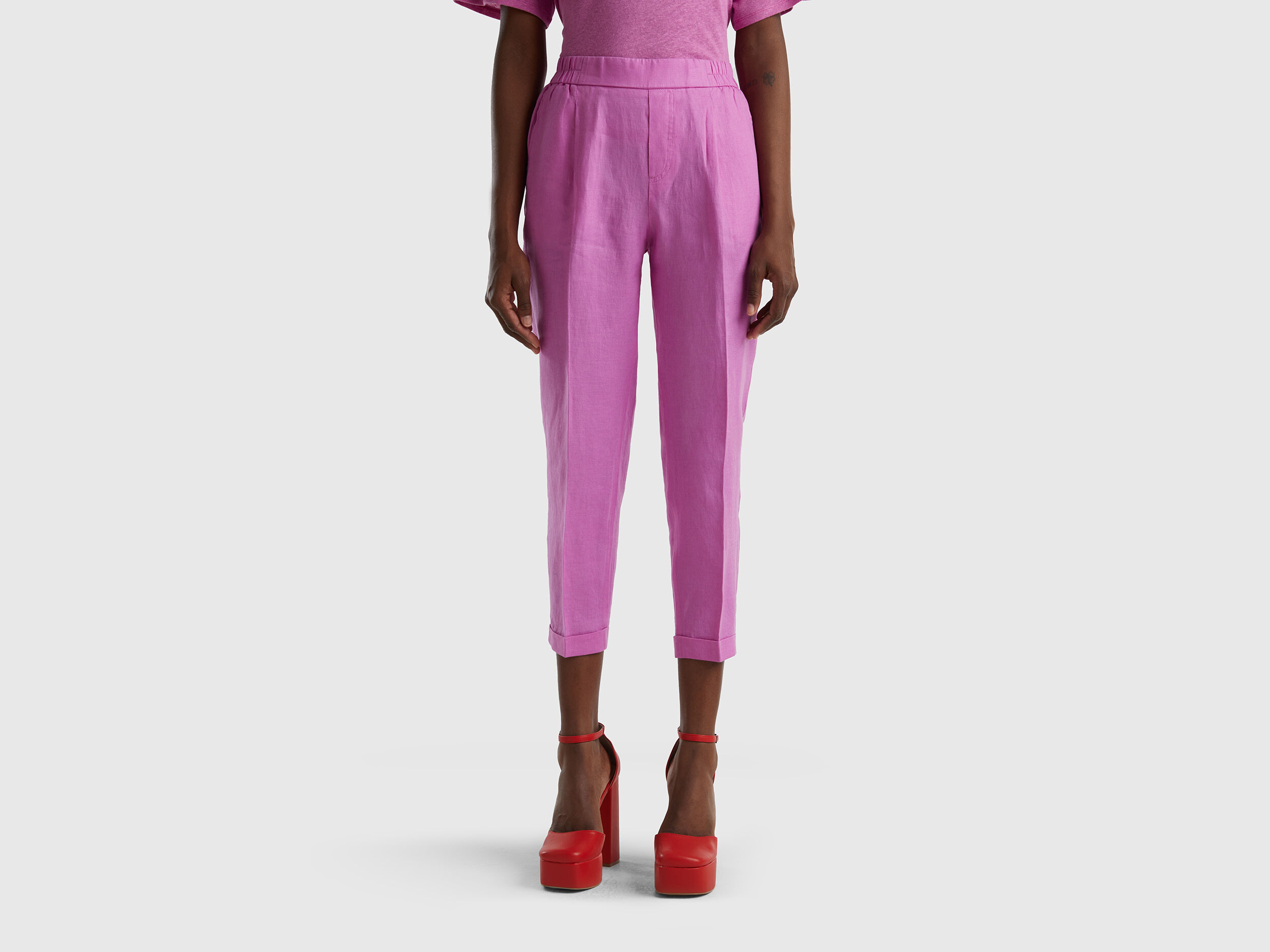 Cropped trousers in 100 linen Mauve Benetton