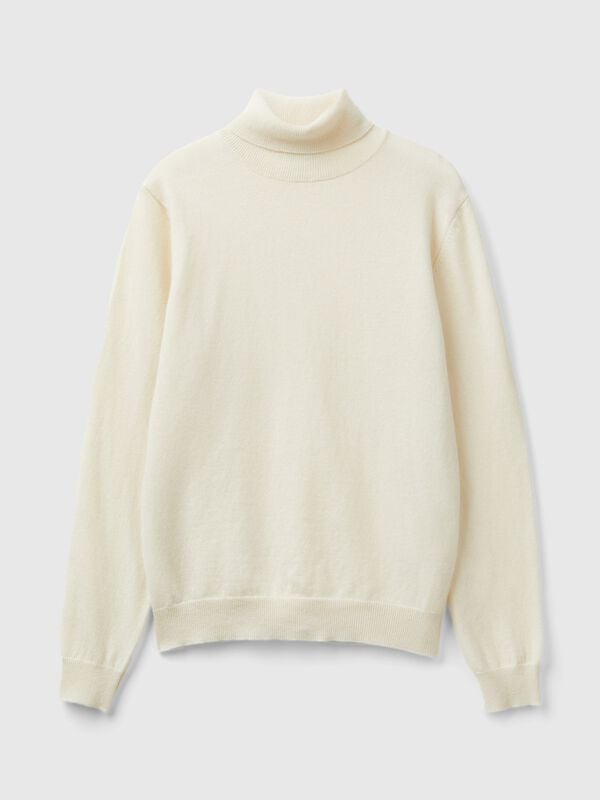 Suéter de cuello alto color crema en pura lana merino Suéter de cuello alto color crema en pura lana merino Mujer