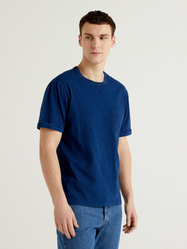 T-shirt in 100% cotton with worn look Men