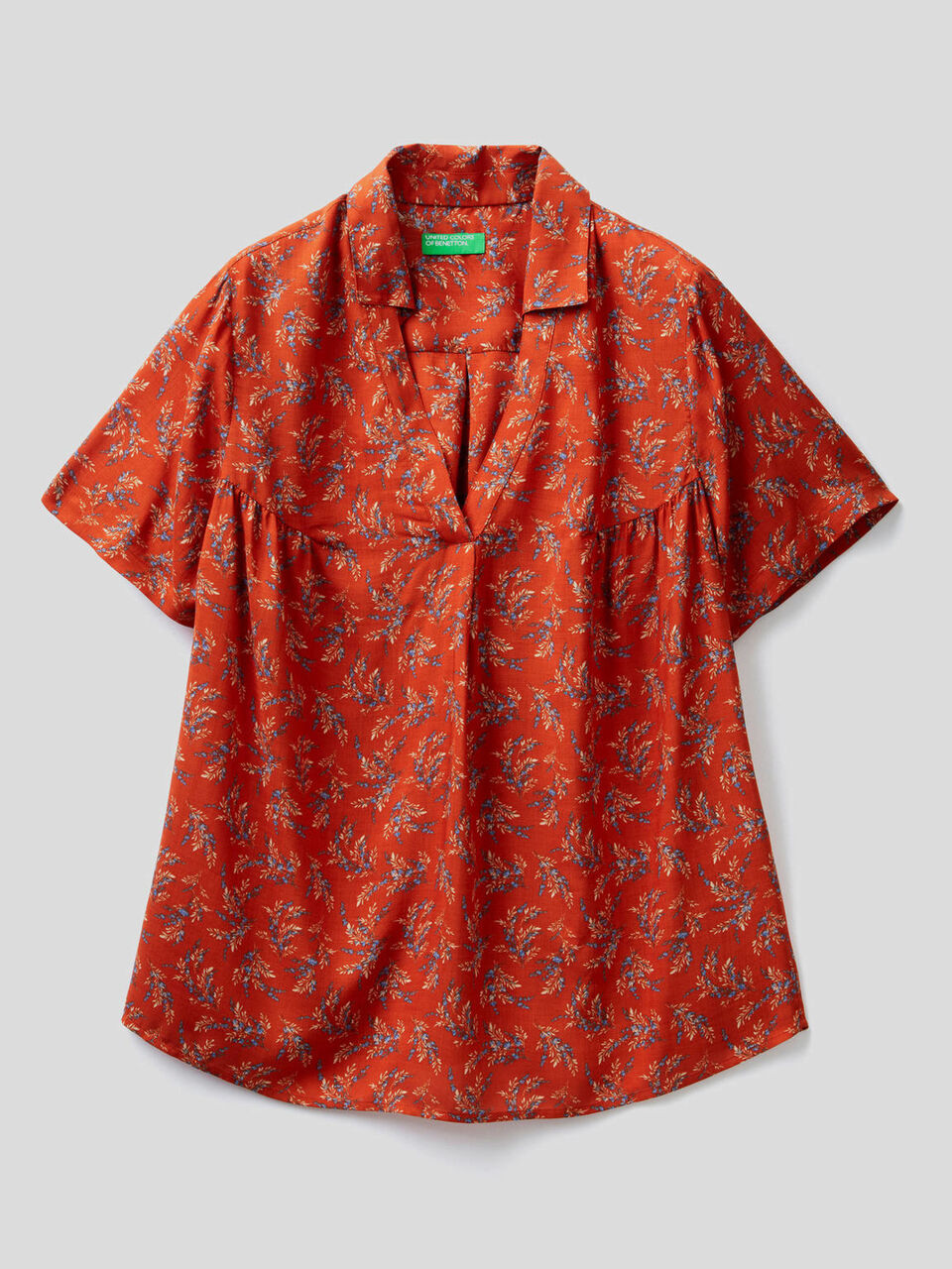 Camisa de manga corta con escote de pico image number 1