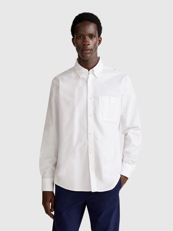 Camisa regular fit con botones Hombre