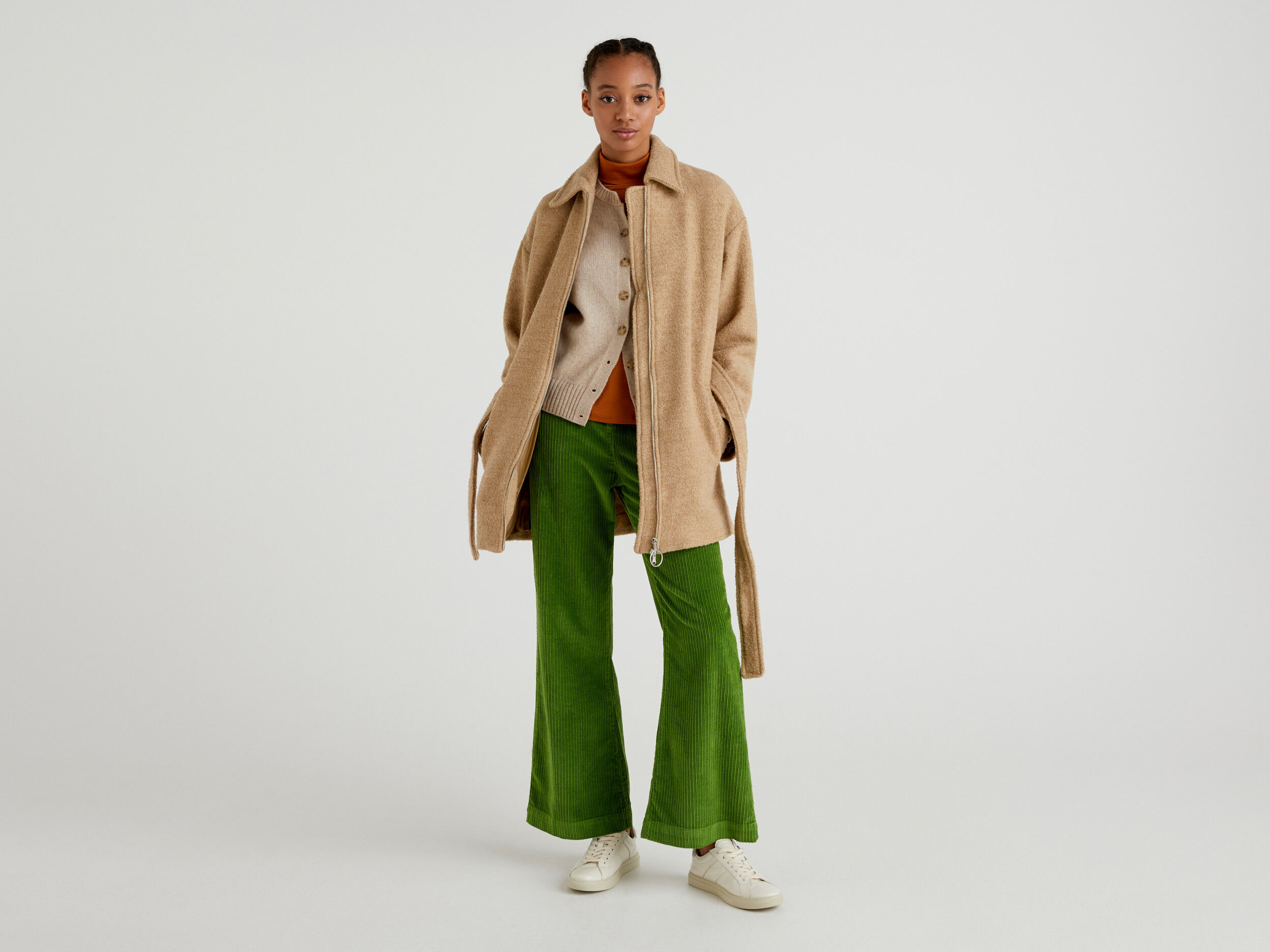 Short coat with belt clearance