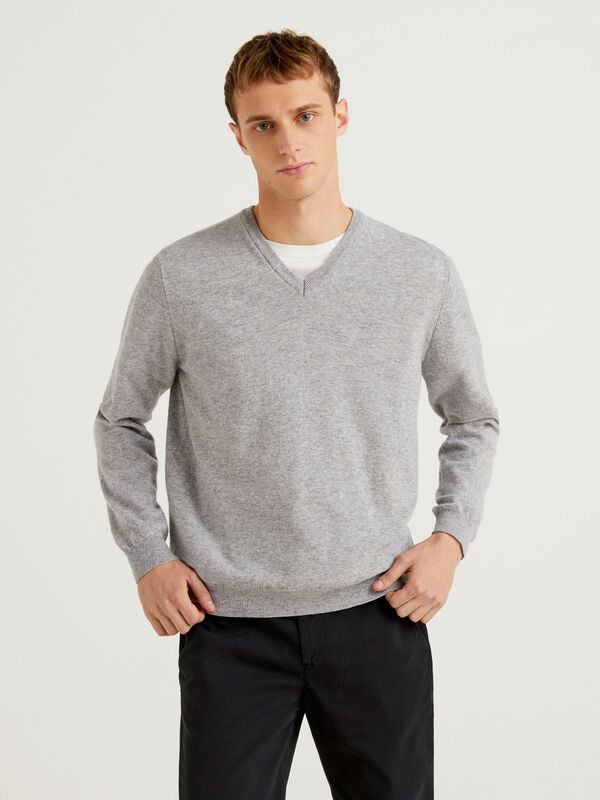 Men's Grey Merino Wool V-neck Pullover