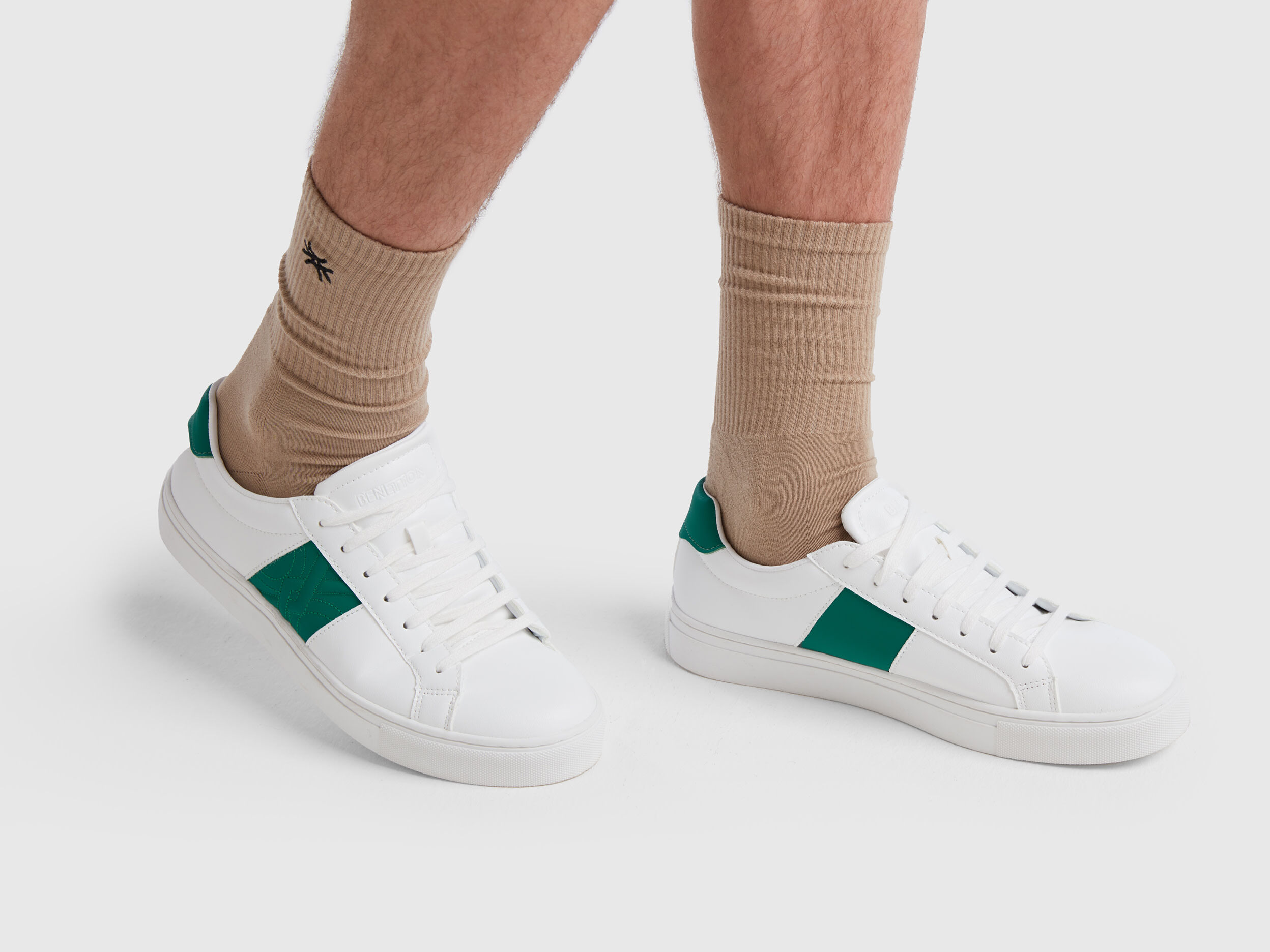 Low top sneakers with green logo Green Benetton