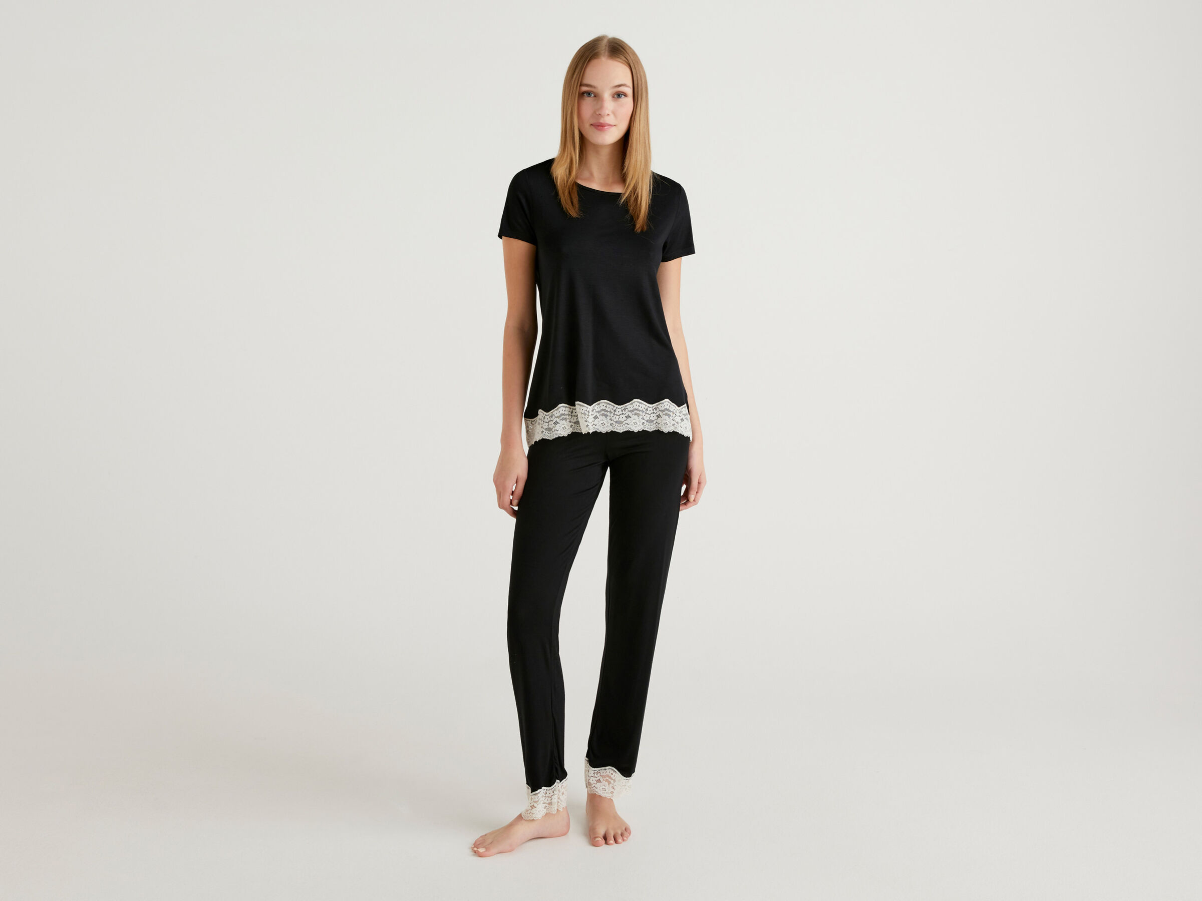 Flowy short sleeve t-shirt with lace image number 3