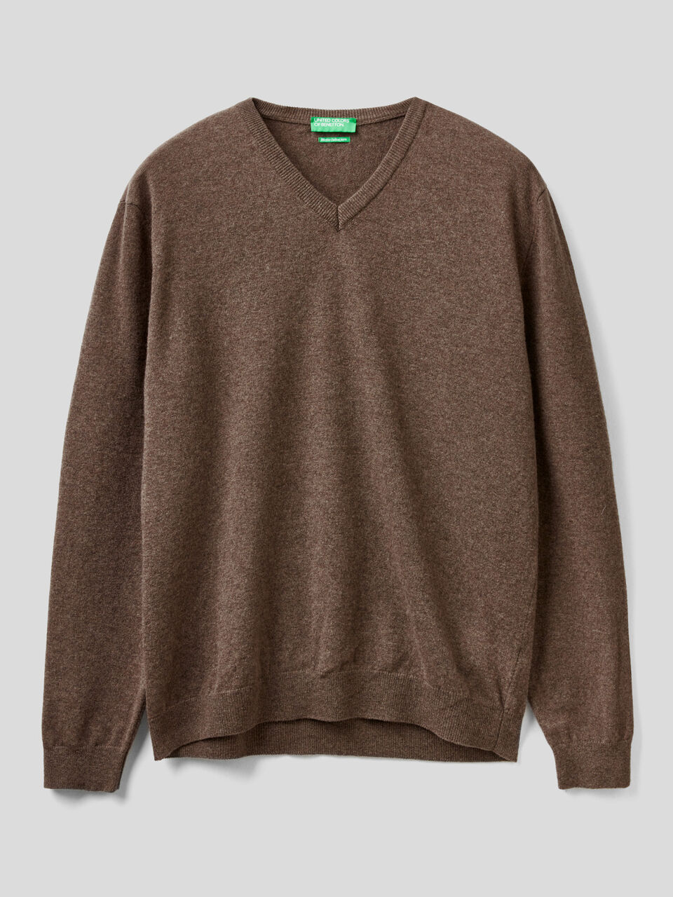 Brown V-neck sweater in pure Merino wool Brown V-neck sweater in pure Merino wool