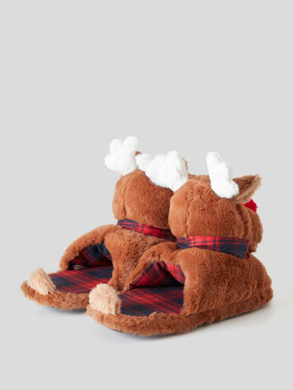 Reindeer slippers in faux fur image number 2