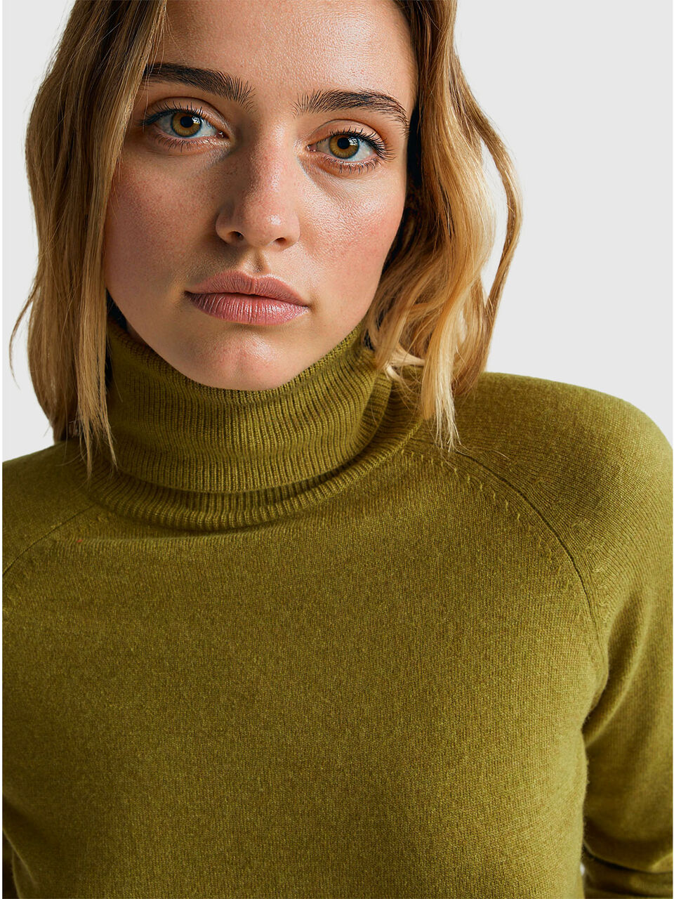 TURTLE NECK SWEATER Mujer image number null