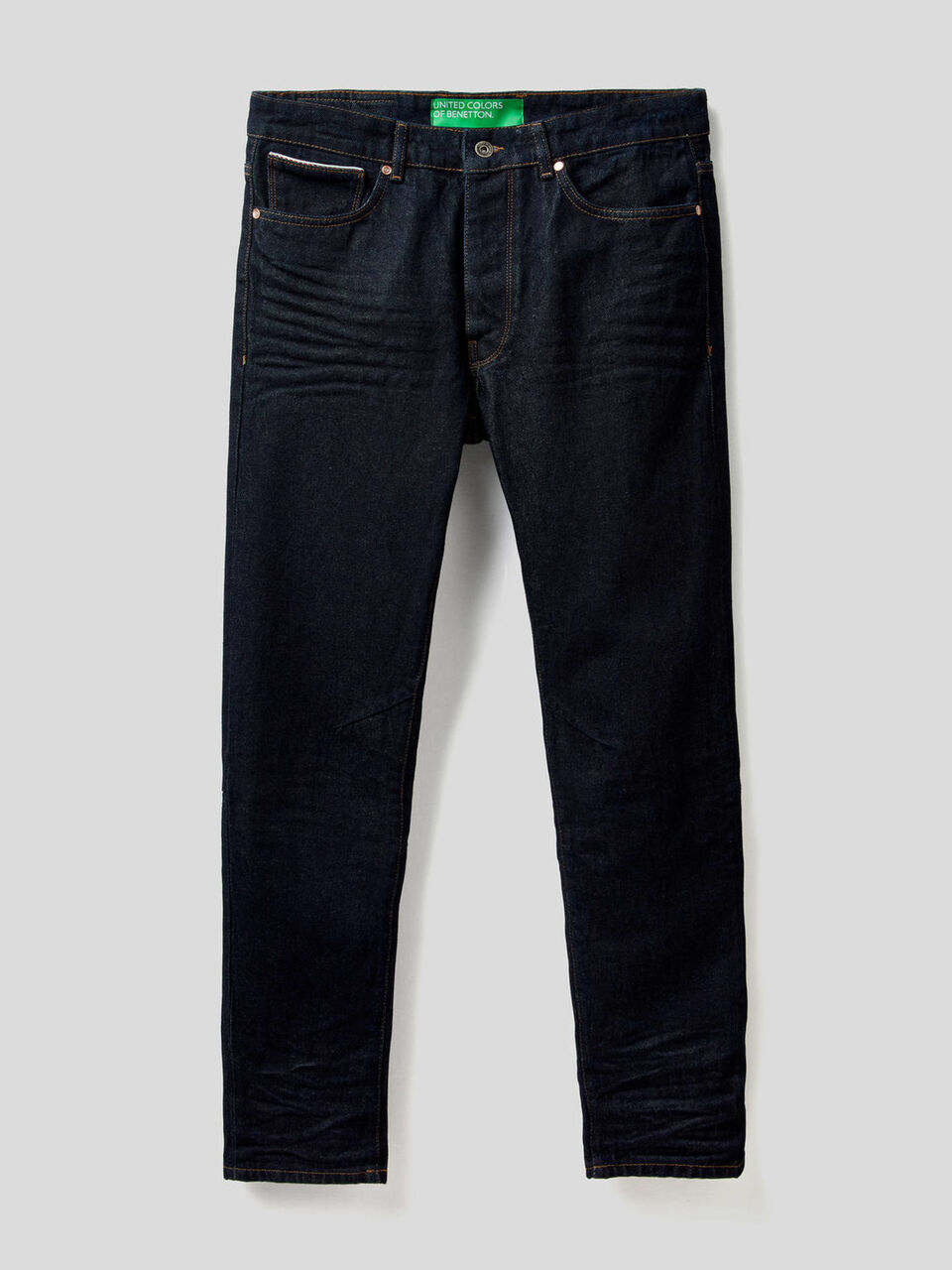Vaqueros con cinco bolsillos en denim de 100 % algodón. image number null