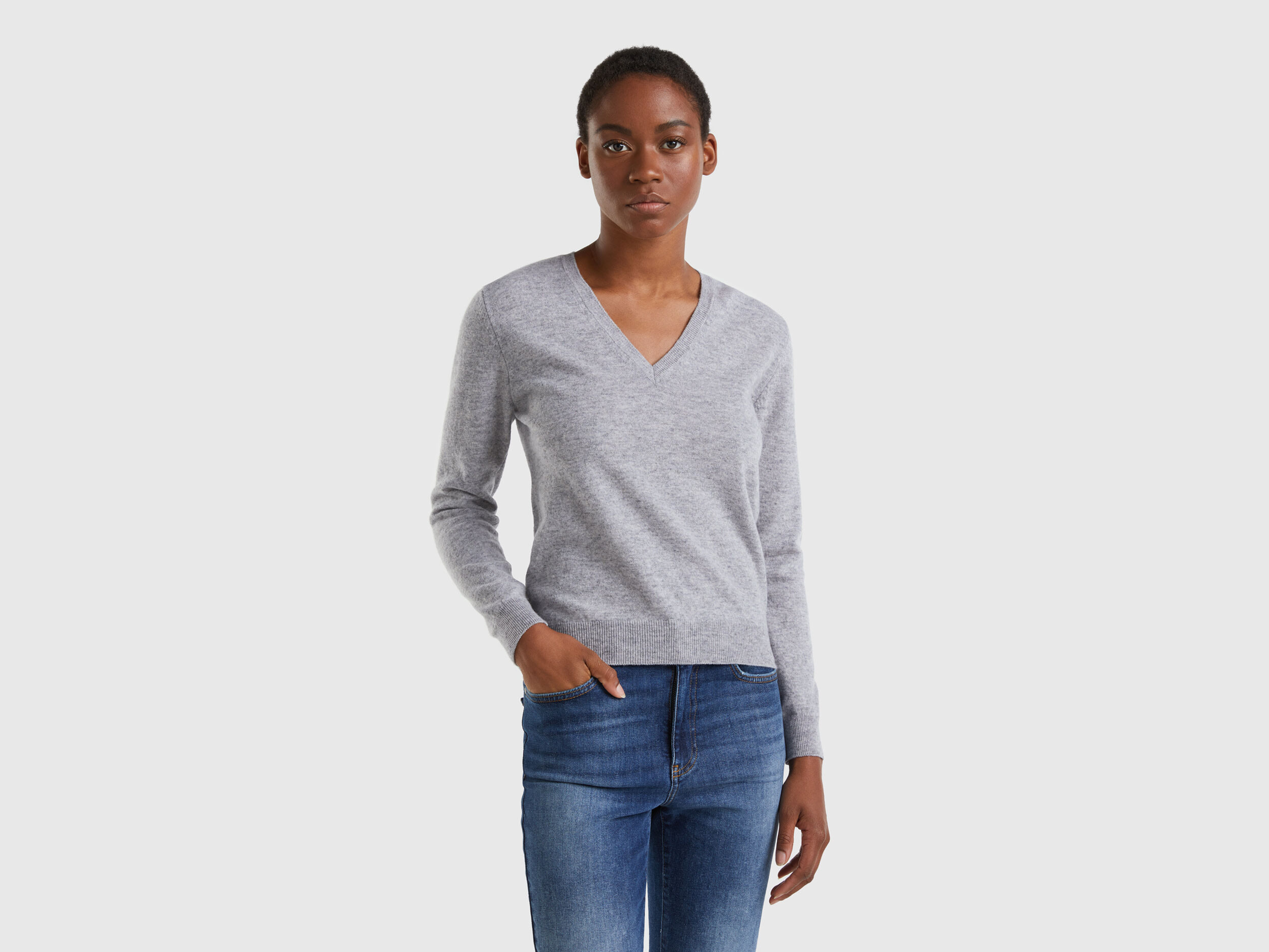 Grey v outlet neck jumper