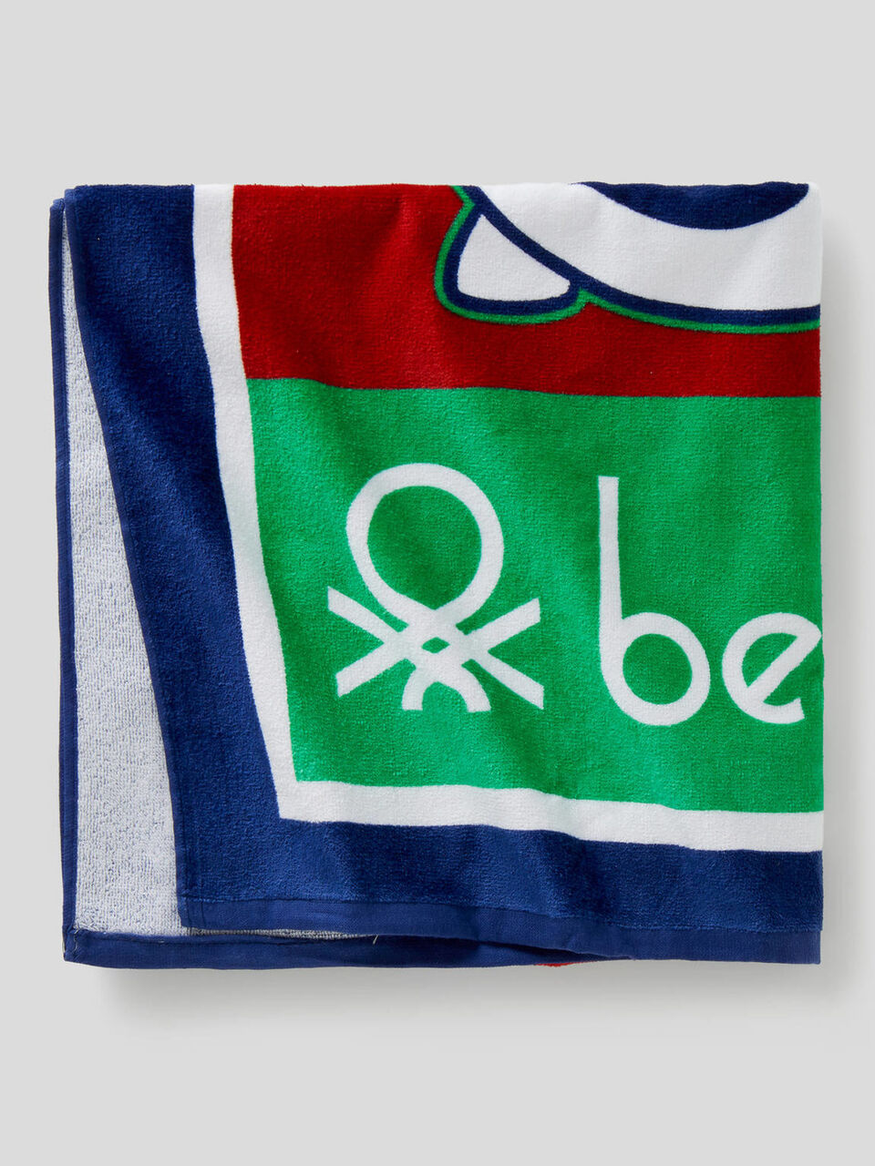 Disney beach towel image number 1