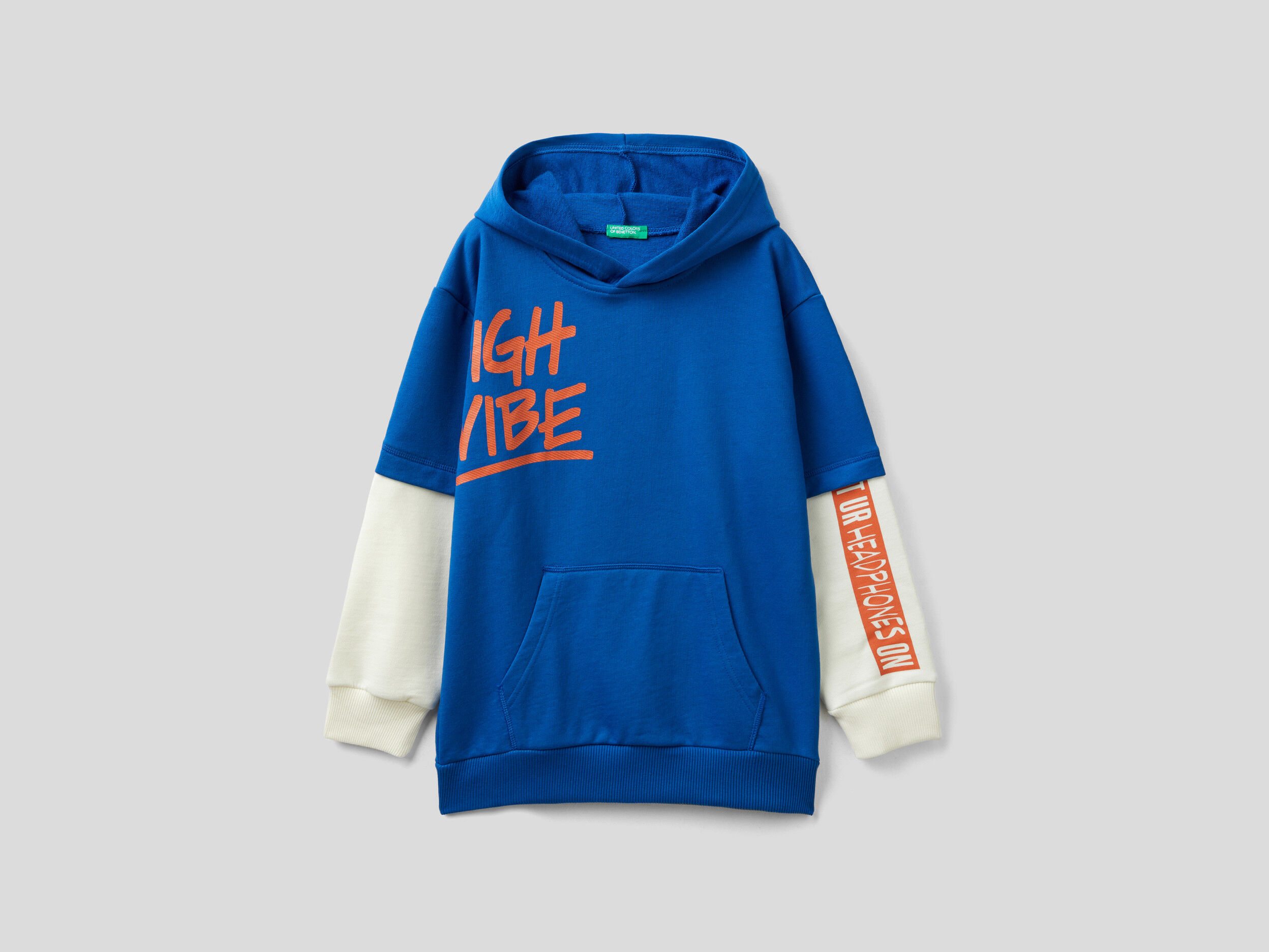 Sweatshirt with discount different colored sleeves
