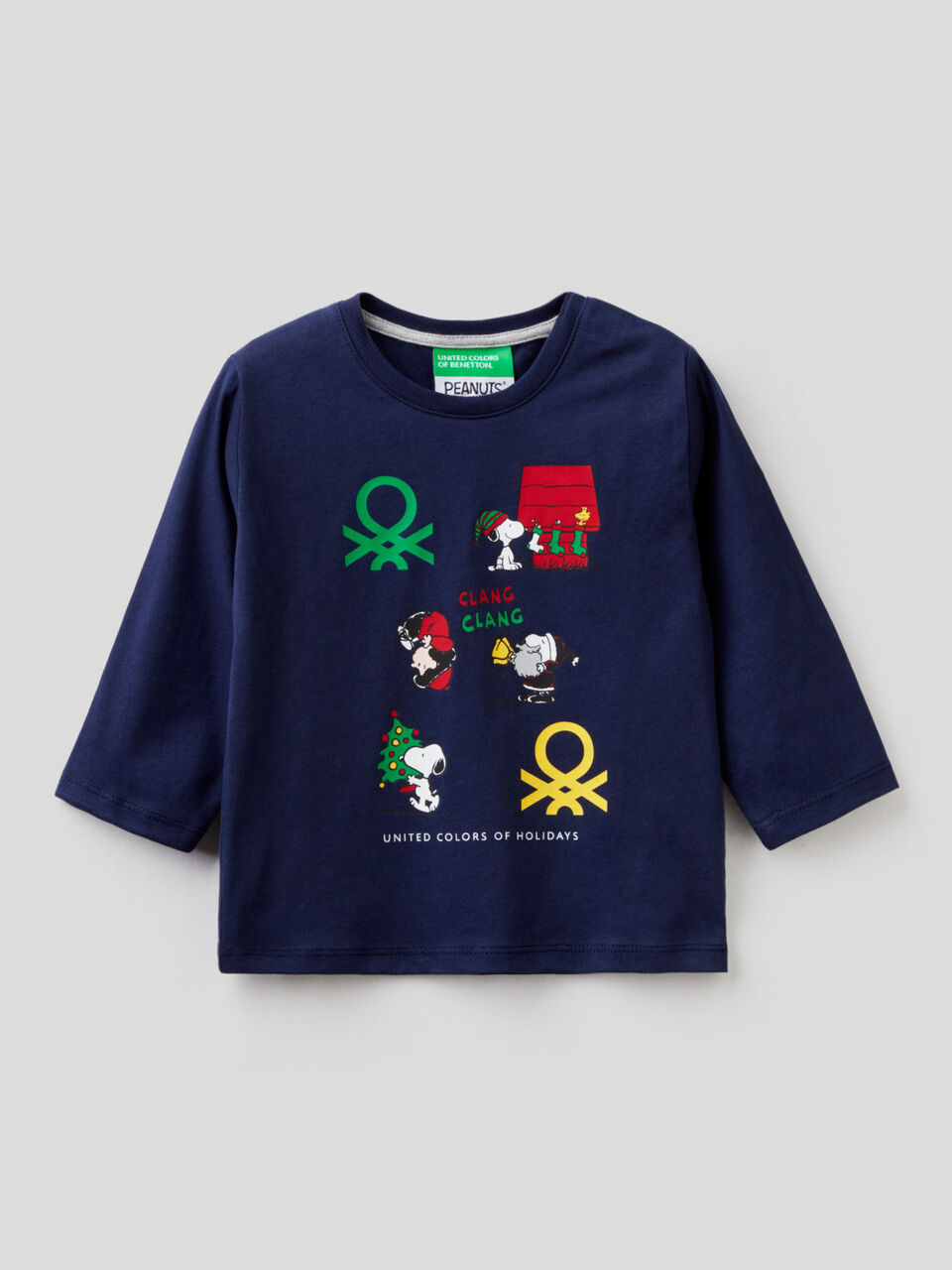 Camiseta navideña de los Peanuts image number 1