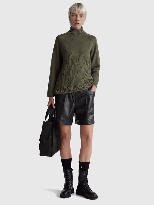 Suéter de cuello alto oversize con flecos Mujer