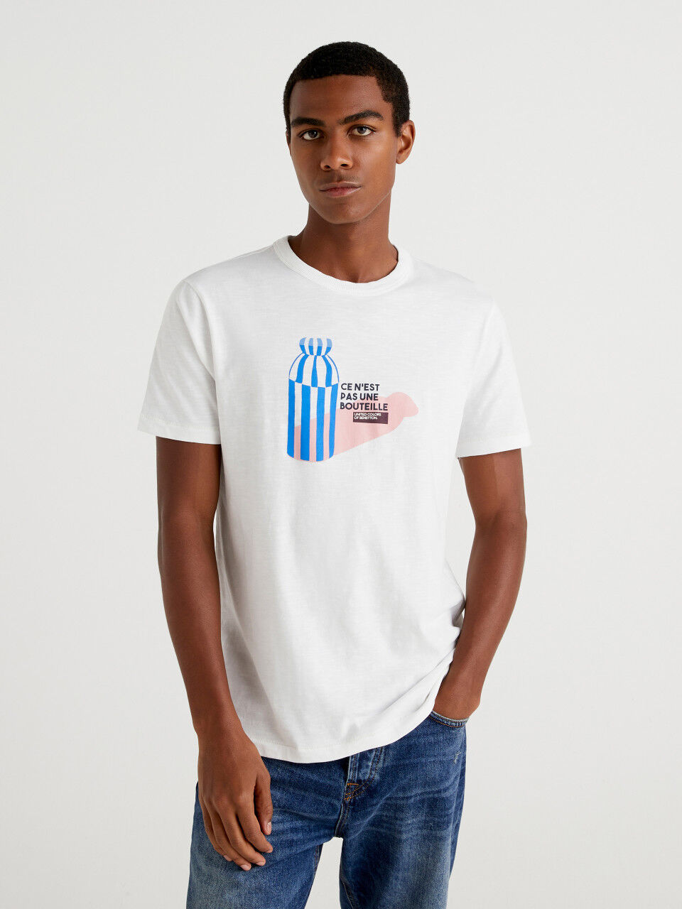 Camiseta con estampado abstracto