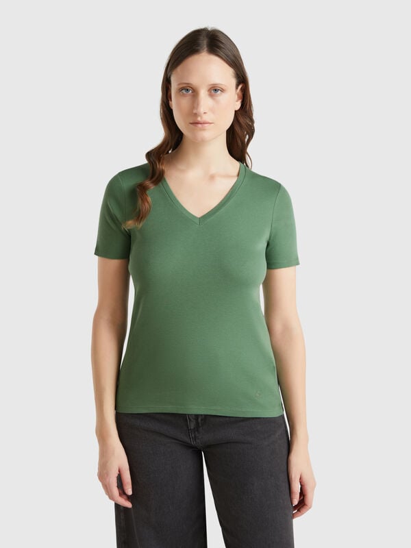 Camiseta verde bosque de algodón puro con escote de pico Mujer