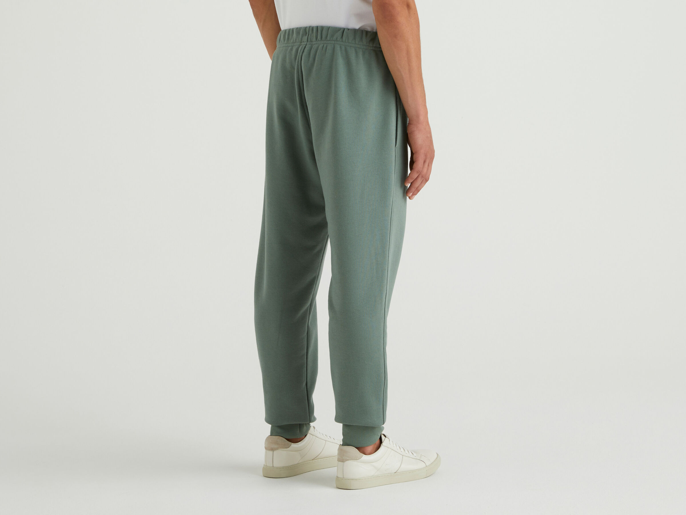 Warm sweatpants with drawstring image number 2